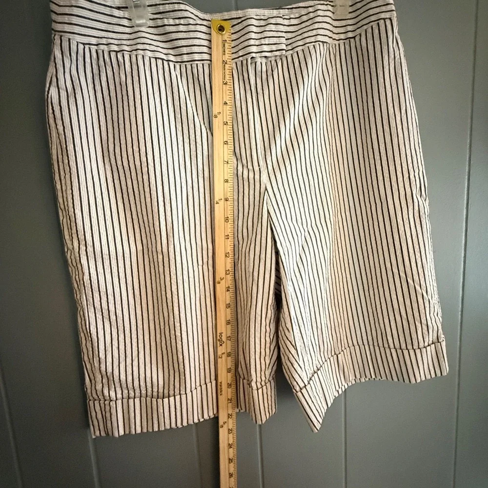 Jones New York Signature Striped Seersucker Bermuda Shorts Womens 14 Brown White